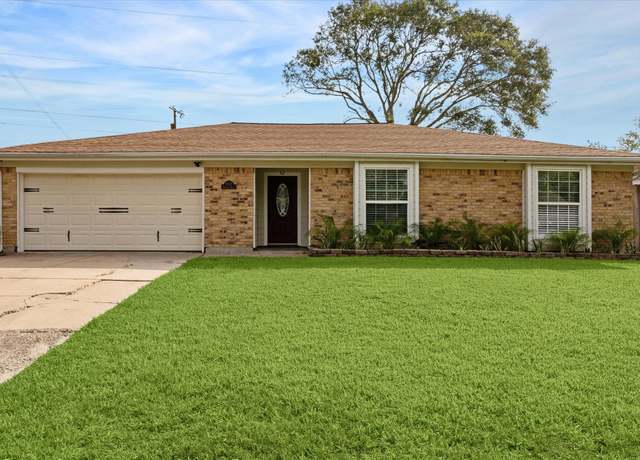 Property at 2107 Kingsway Dr, League City, TX 77573, 3 beds, 2 baths