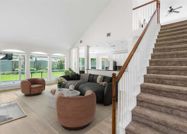 Property at 7611 Highmeadow Dr, Houston, TX 77063, 4 beds, 3.5 baths