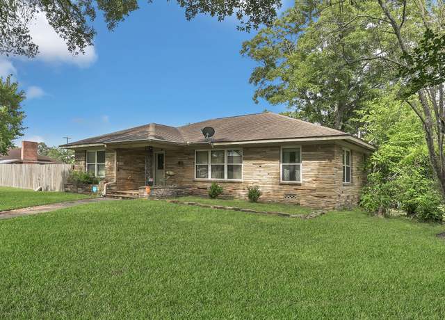 Property at 707 14th St, Hempstead, TX 77445, 3 beds, 3 baths