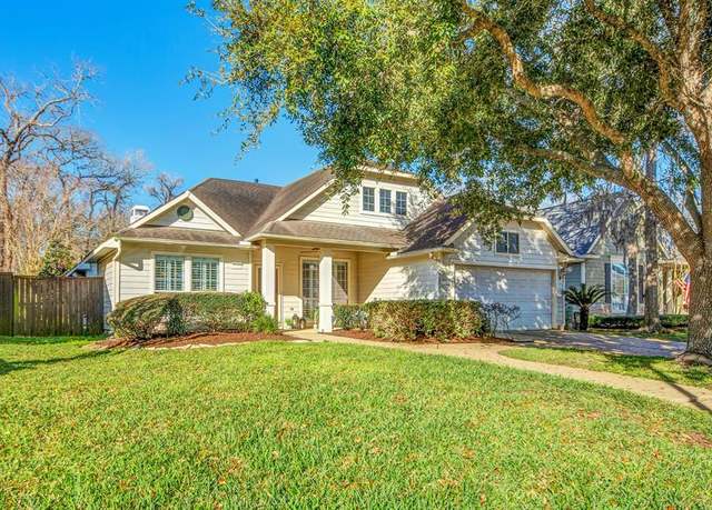 Property at 1611 Fairview Dr, Sugar Land, TX 77479, 4 beds, 2 baths