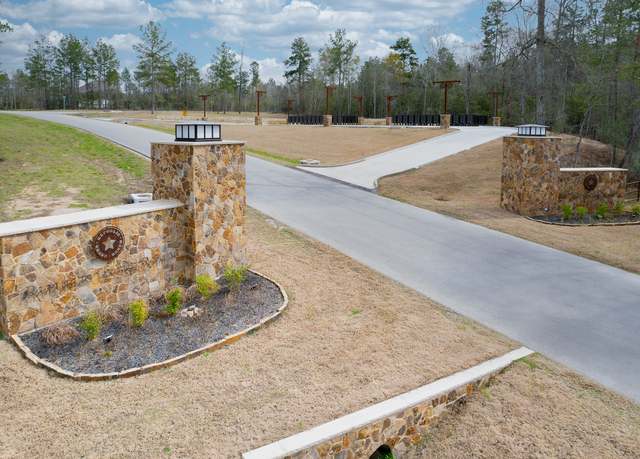 Property at 10521 Chapter Dr, Willis, TX 77378