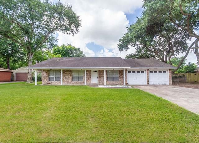 Property at 8111 Dellanera Dr, Hitchcock, TX 77563, 3 beds, 2 baths