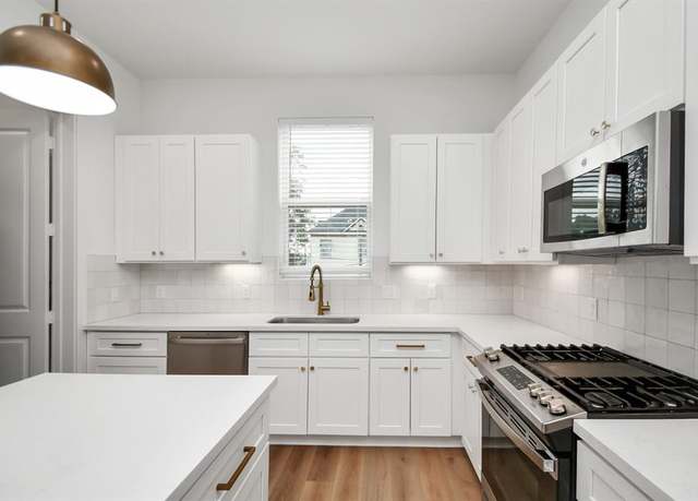 Property at 2015 Cochran St, Houston, TX 77009, 3 beds, 3.5 baths