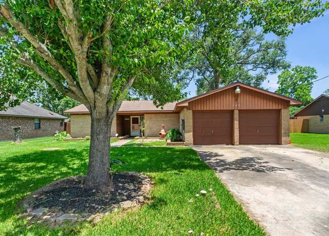 Property at 309 Nasturtium St, Lake Jackson, TX 77566, 3 beds, 2 baths