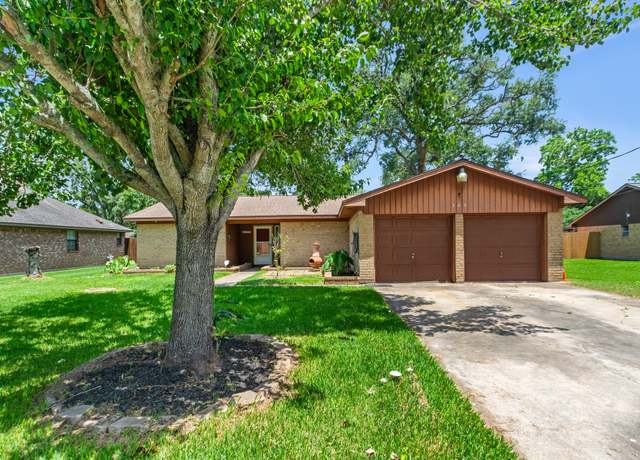 Property at 309 Nasturtium St, Lake Jackson, TX 77566, 3 beds, 2 baths