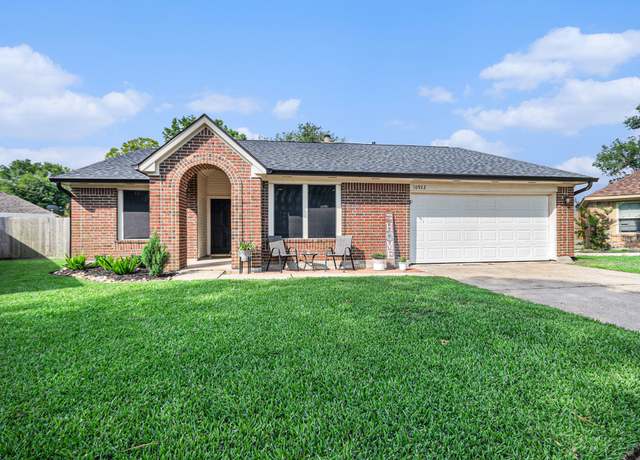 Property at 10922 Graywood Ct, La Porte, TX 77571, 3 beds, 2 baths