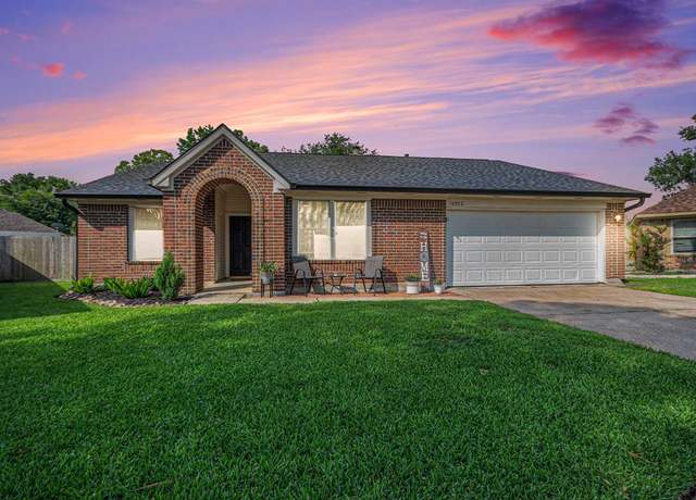 Property at 10922 Graywood Ct, La Porte, TX 77571, 3 beds, 2 baths