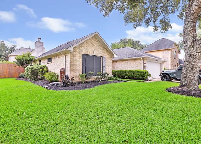 Property at 2114 Eton Dr, Pearland, TX 77581, 3 beds, 2 baths
