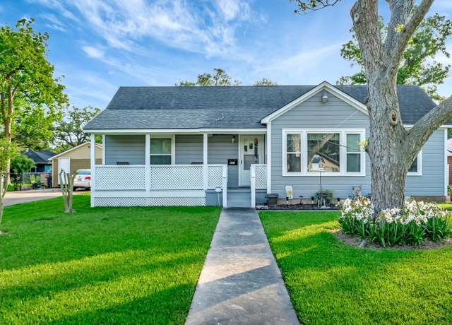 Property at 820 Meadow Ln, Wharton, TX 77488, 2 beds, 2 baths