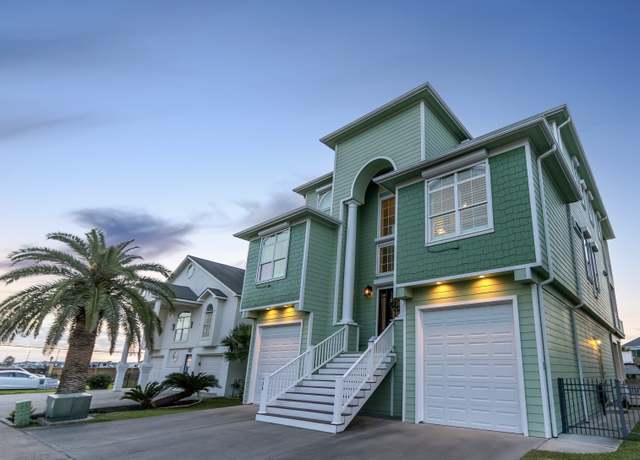 Property at 128 Starboard Dr, Dickinson, TX 77539, 4 beds, 4 baths