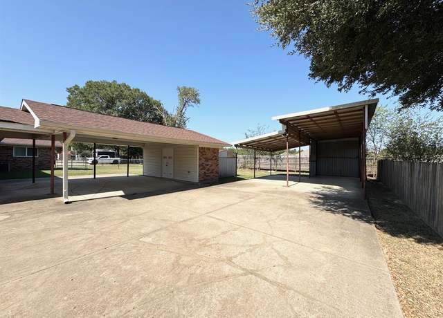 Property at 121 Briar Ln, Crockett, TX 75835, 4 beds, 2 baths