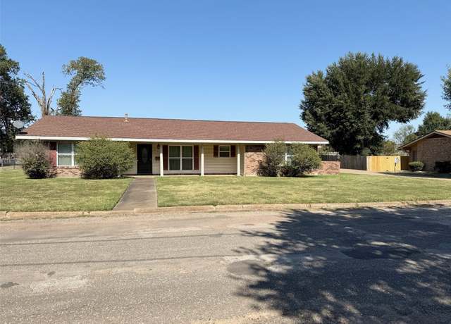 Property at 121 Briar Ln, Crockett, TX 75835, 4 beds, 2 baths