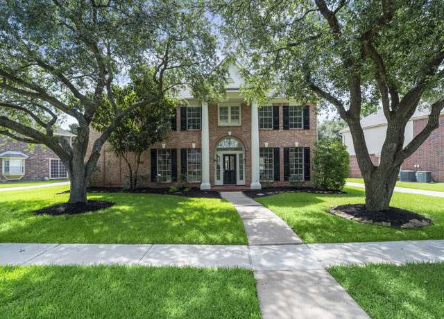 Property at 4919 Glen Hollow St, Sugar Land, TX 77479, 5 beds, 3.5 baths