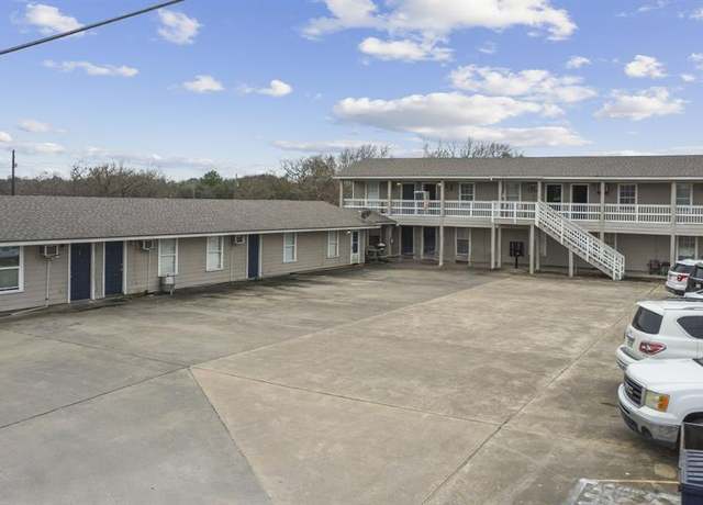 Property at 3527 Fm 523 Rd, Oyster Creek, TX 77541, 9 beds, 2 baths