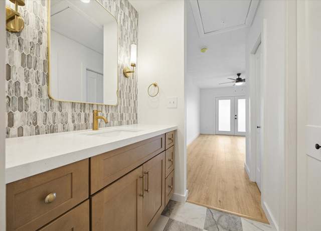 Property at 3300 Yorktown St #18, Houston, TX 77056, 1 bed, 1 bath