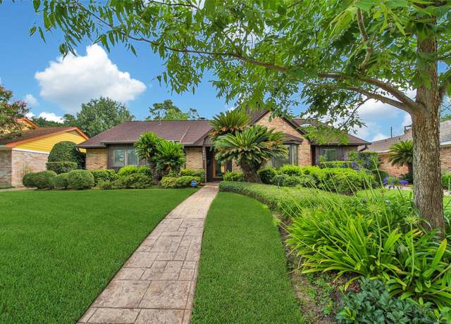 Property at 1039 Cheshire Ln, Houston, TX 77018, 4 beds, 2.5 baths