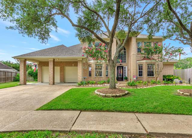 Property at 2403 Royal Palm Ct, League City, TX 77573, 4 beds, 3.5 baths