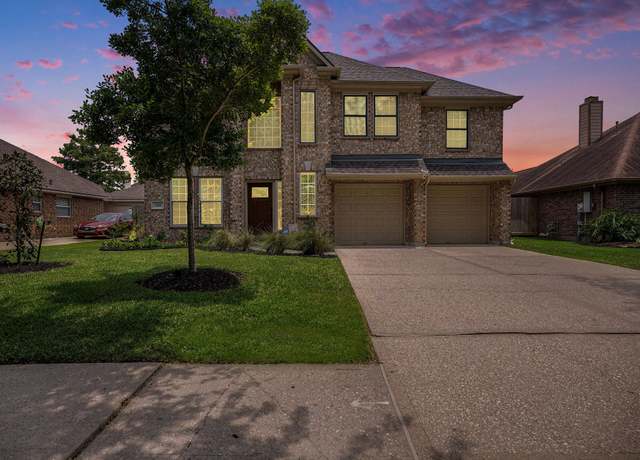 Property at 2385 Golden Shores Ln, League City, TX 77573, 4 beds, 3.5 baths