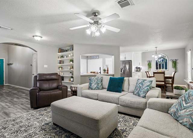 Property at 2023 Briar Grove Dr, Conroe, TX 77301, 3 beds, 2.5 baths