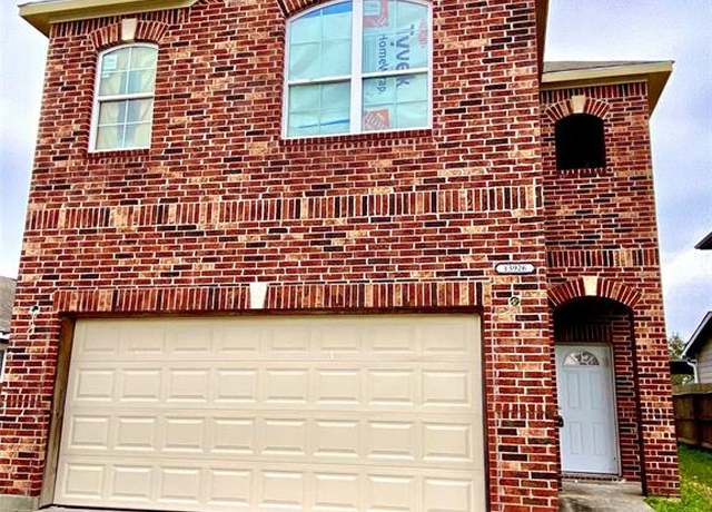 Property at 13926 Leabrandon Ln, Houston, TX 77045, 3 beds, 2.5 baths