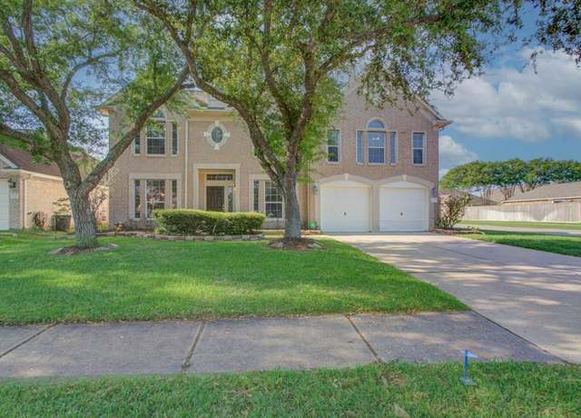 Property at 2210 Waters Edge Ln, League City, TX 77573, 5 beds, 3.5 baths