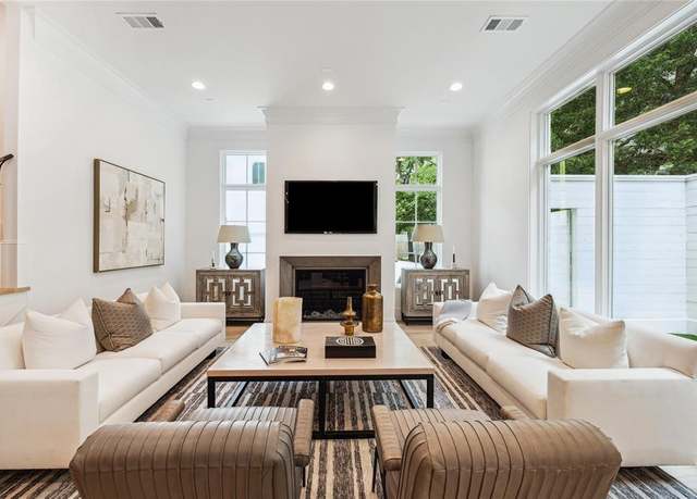 Property at 16 Wentworth Square Ave, Houston, TX 77027, 4 beds, 5 baths