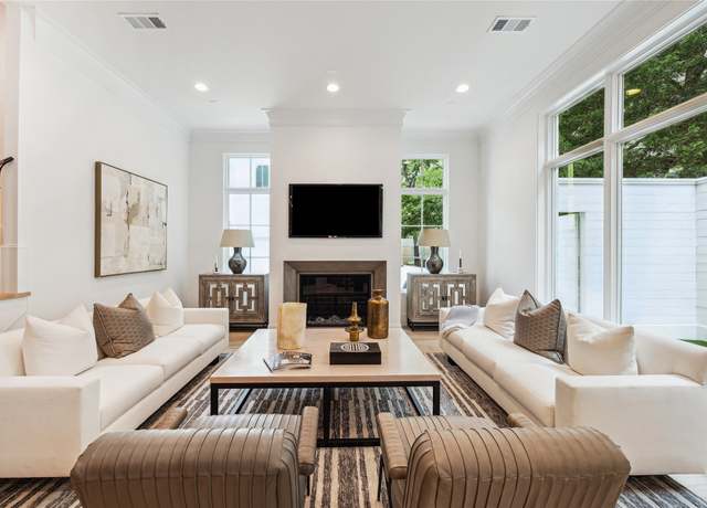 Property at 16 Wentworth Square Ave, Houston, TX 77027, 4 beds, 5 baths