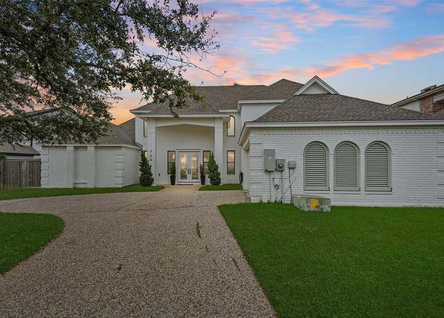 Property at 10 Quintana Pl, Galveston, TX 77554, 5 beds, 3.5 baths