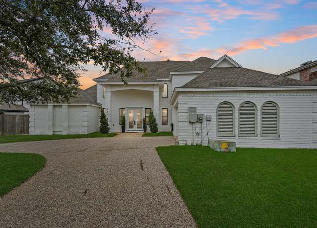 Property at 10 Quintana Pl, Galveston, TX 77554, 5 beds, 3.5 baths