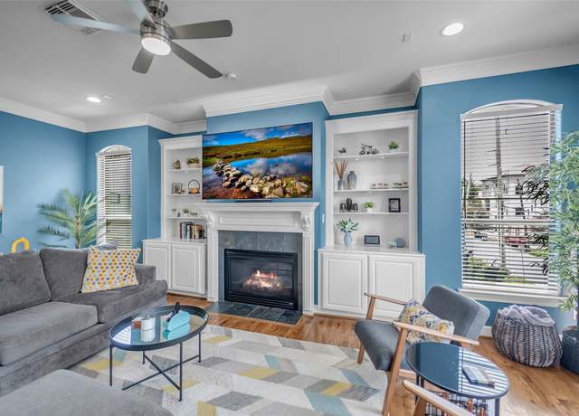Property at 5501 Petty St, Houston, TX 77007, 3 beds, 3.5 baths
