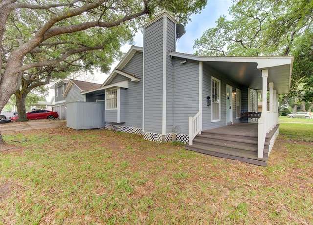 Property at 112 Begonia Ln, Highlands, TX 77562, 4 beds, 3 baths