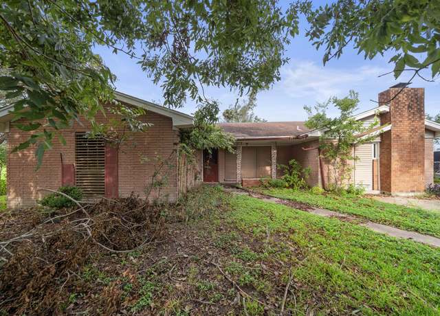 Property at 301 Brown Dr, Texas City, TX 77591, 3 beds, 2 baths