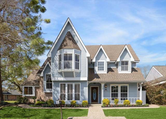 Property at 12842 Chimes Dr, Houston, TX 77077, 4 beds, 2.5 baths