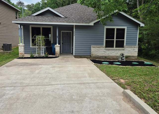 Property at 5899 Skylane Dr, Montgomery, TX 77316, 3 beds, 2 baths