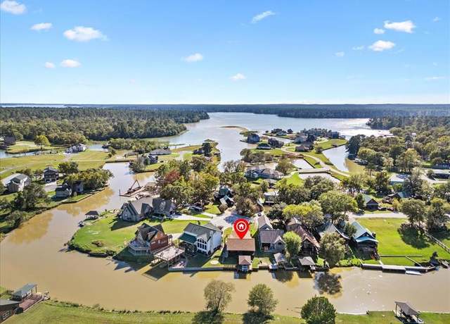 Property at 8 Hunters Creek Dr, Huntsville, TX 77340, 2 beds, 1 bath