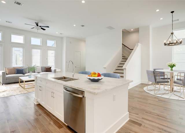 Property at 4407 Marina St Unit B, Houston, TX 77007, 3 beds, 3.5 baths