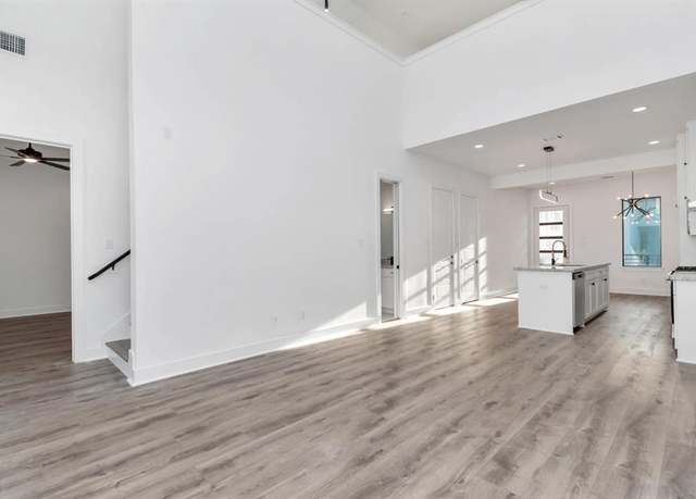Property at 5609 Savyon Dr, Houston, TX 77091, 3 beds, 2.5 baths