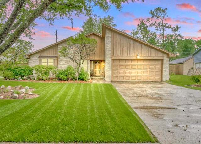 Property at 9810 Bayou Woods Dr, Baytown, TX 77521, 3 beds, 2 baths