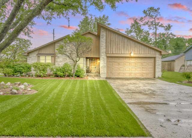 Property at 9810 Bayou Woods Dr, Baytown, TX 77521, 3 beds, 2 baths
