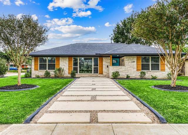 Property at 2214 Lazybrook Dr, Houston, TX 77008, 3 beds, 2 baths