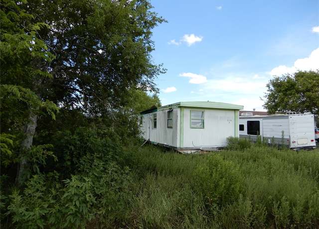 Property at 563 Fairway Dr, Angleton, TX 77515, 2 beds, 1 bath