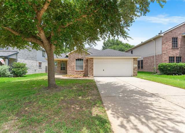 Property at 18918 Cluster Oaks Dr, Magnolia, TX 77355, 3 beds, 2 baths