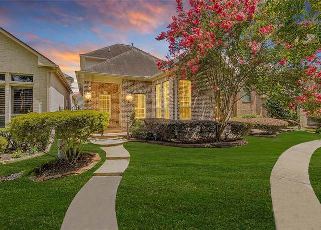 Property at 6616 Queensclub Dr, Houston, TX 77069, 4 beds, 2.5 baths