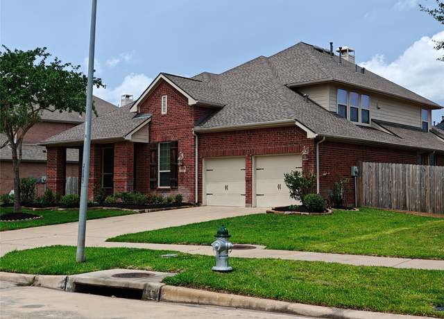 Property at 5551 Twin Rivers Ln, Sugar Land, TX 77479, 5 beds, 4 baths