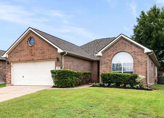 Property at 2200 Jefferson Xing, Conroe, TX 77304, 3 beds, 2 baths