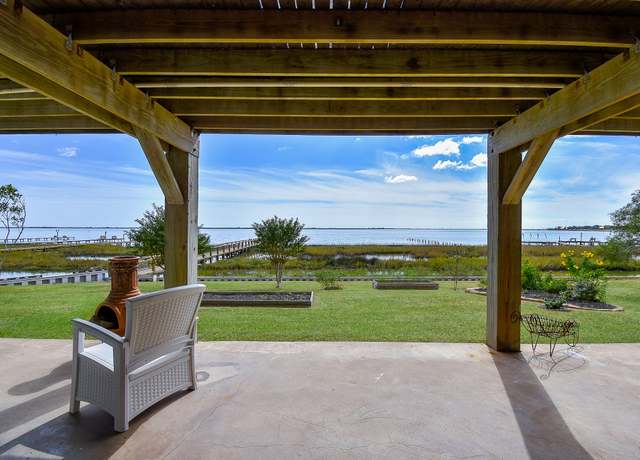 Property at 317 E Bayshore Dr, Palacios, TX 77465, 2 beds, 2 baths