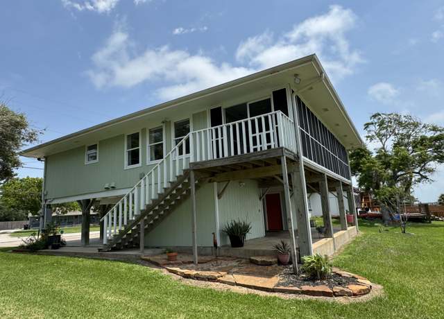 Property at 317 E Bayshore Dr, Palacios, TX 77465, 2 beds, 2 baths