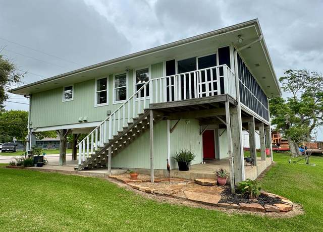Property at 317 E Bayshore Dr, Palacios, TX 77465, 2 beds, 2 baths