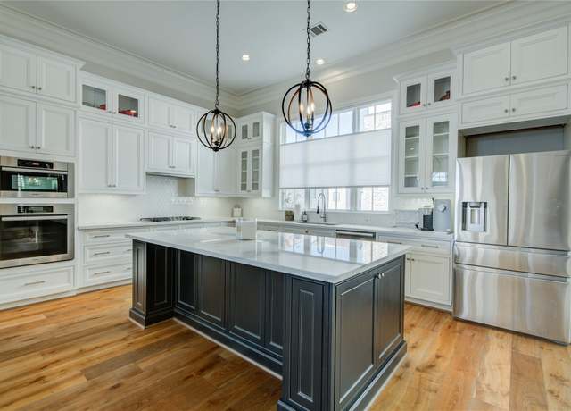 Property at 1224 Mosaico Ln, Houston, TX 77055, 3 beds, 3.5 baths
