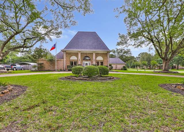 Property at 5002 Lakeside Dr, Liberty, TX 77575, 4 beds, 3.5 baths